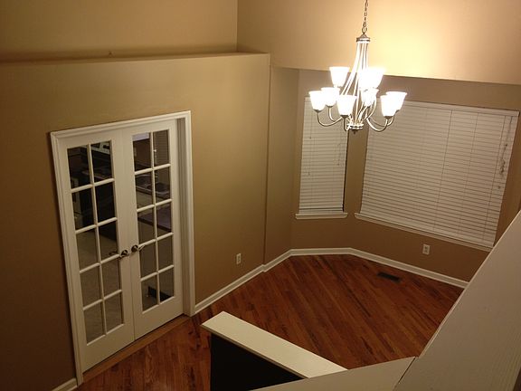 4th image of 2409 Woodthrush Dr