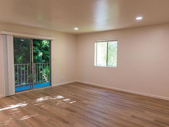 4th image of 1340 N Fuller Ave #1