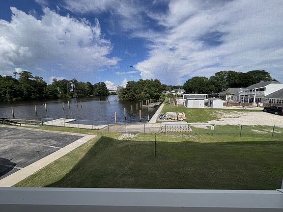 3rd image of 1100 Commons Blvd #705-1