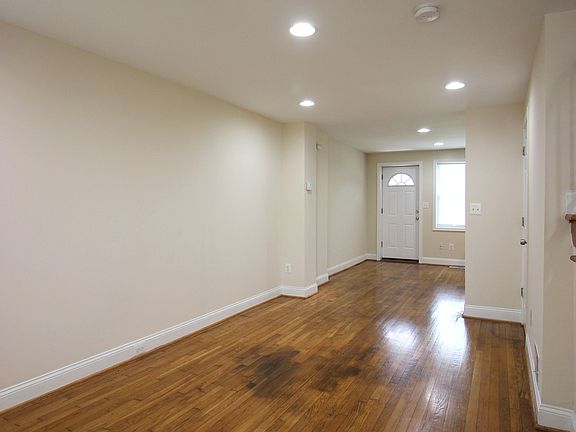 4th image of 1008 Parksley Ave