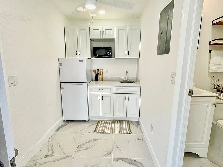 5330 SW 5th St #1 — Photo 6