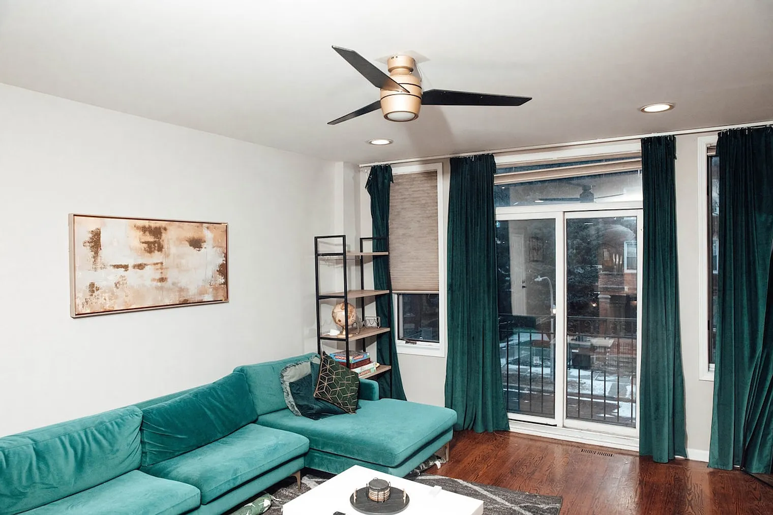 3 bed, 2.0 bath, 1194 sqft, $3,228 — Photo 3
