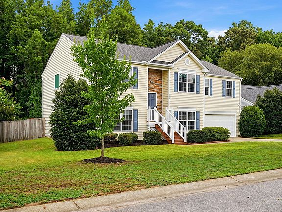 3rd image of 405 Dogwood Creek Pl