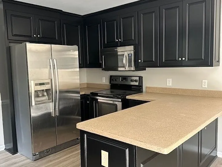 305 Towbridge Ln — Photo 10