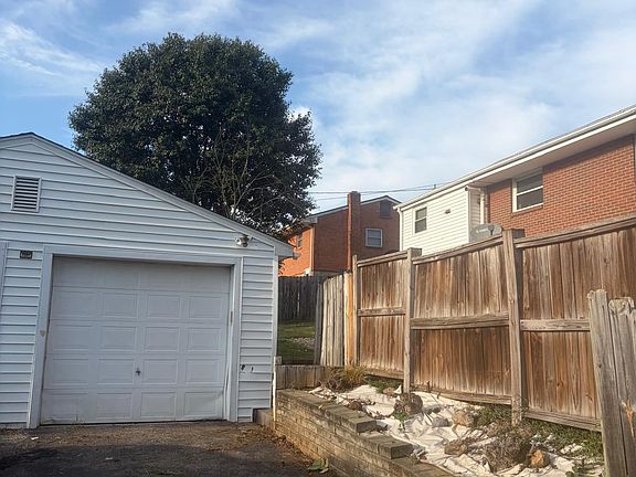 3rd image of 5304 Capito St #B