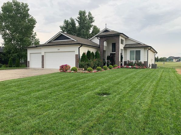 229 Lakeside Dr
