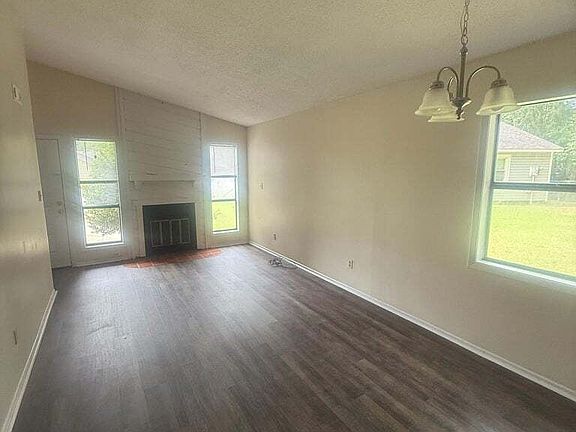 4th image of 137 Twinwood Dr