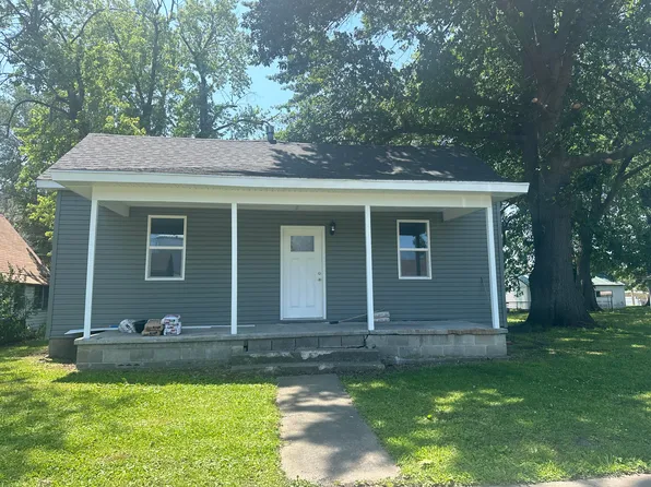 564 W North St, Marshall, MO 65340