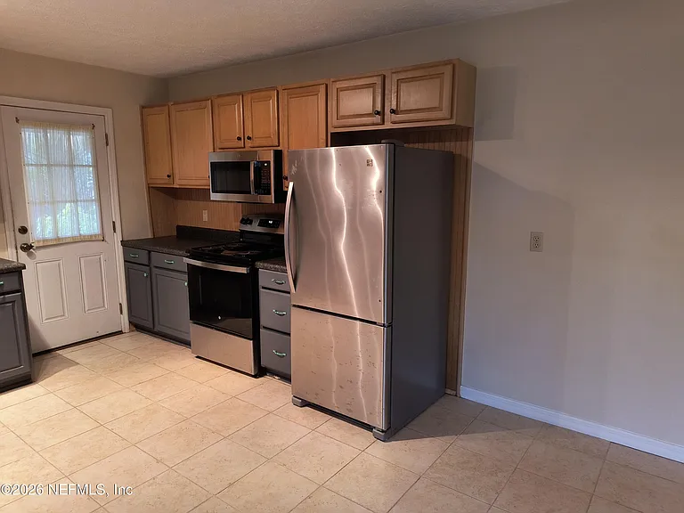 1183 Violet St — Photo 3