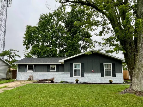 349 Woodland Dr, Chatham, IL 62629