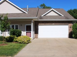 80 Notting Hill Ln, Iowa City, IA 52245