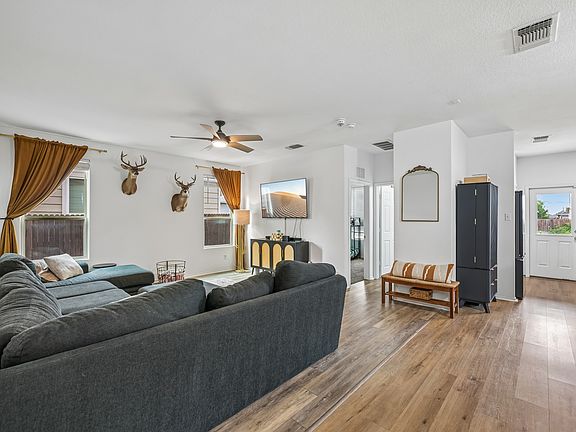 3rd image of 216 La Dera Dr