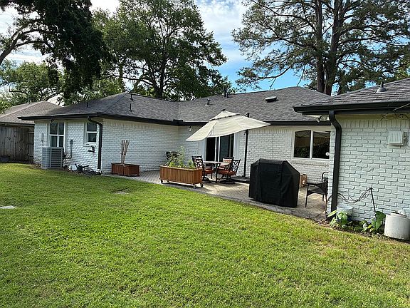 4th image of 10322 Shadow Wood Dr
