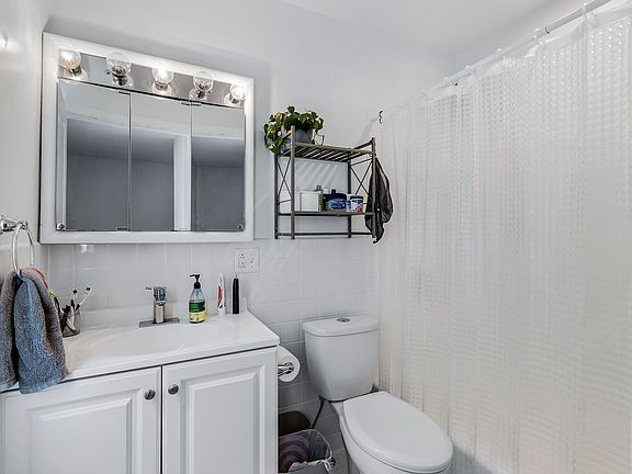2nd image of 1849 W Wabansia Ave #2R