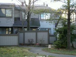 16 Peddlers Dr #16, Branford, CT 06405