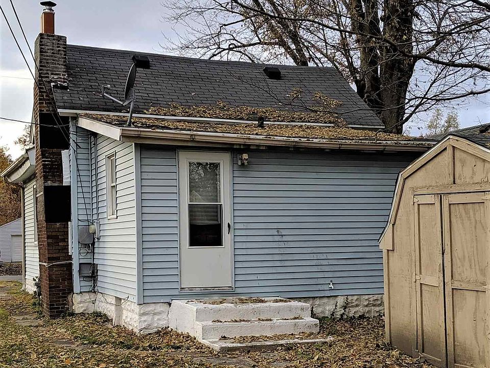 2nd image of 302 Mechanic St