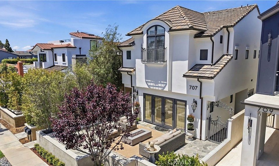 1st image of 707 Larkspur Ave