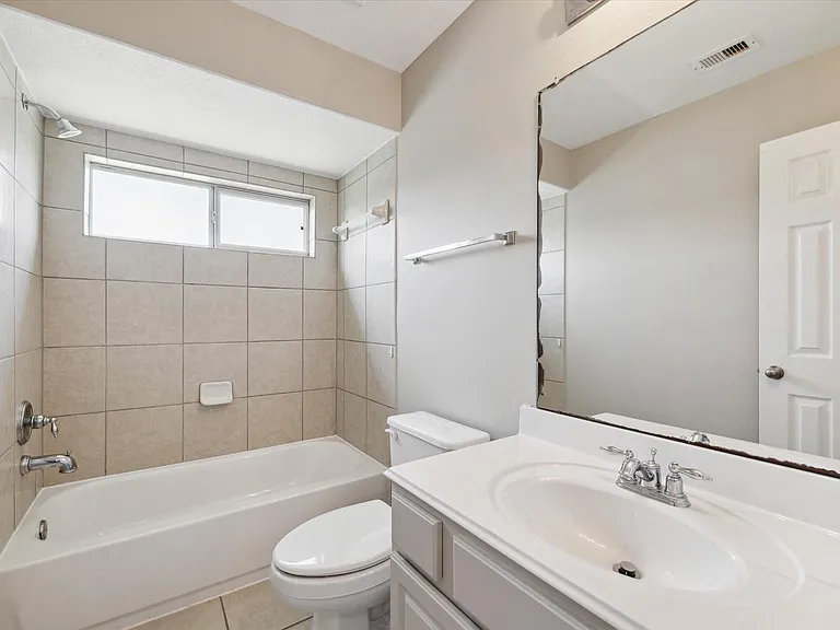30507 Russell Point Dr — Photo 24