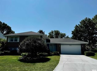 831 E Franklin St, Macomb, IL 61455