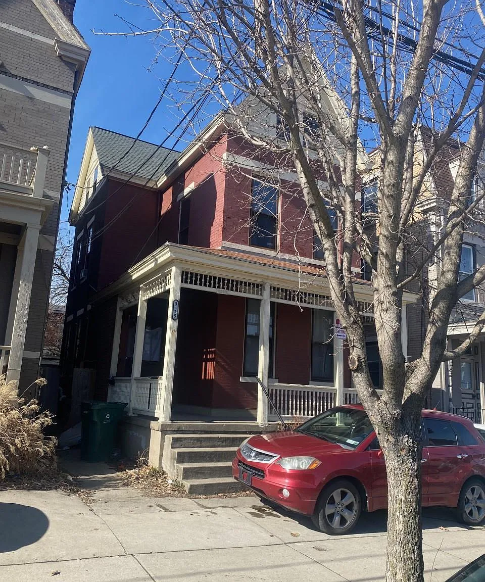 5 bed, 1921 sqft, $3,500 — Photo 2
