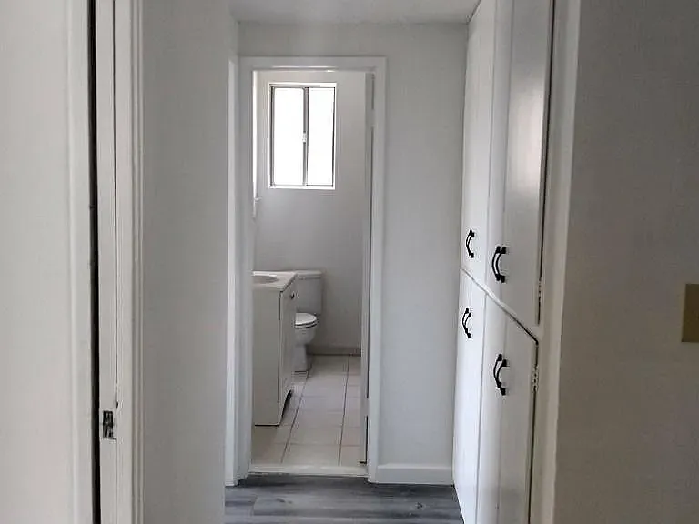 1329 S Saltair Ave #4 — Photo 7