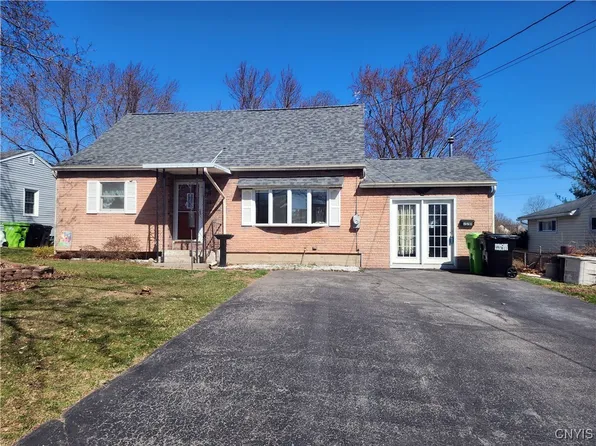 220 Volney Dr, North Syracuse, NY 13212