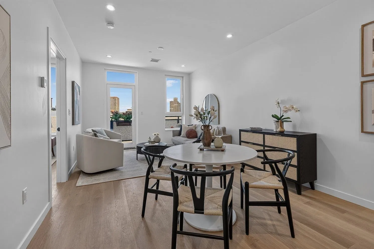 2 bed, 1.5 bath, 870 sqft, $4,200 — Photo 4