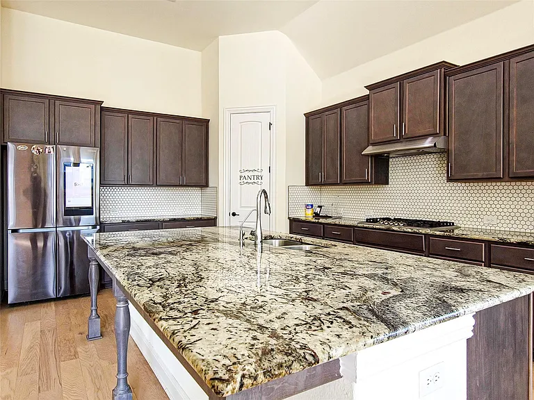 813 Sunny Ridge Dr — Photo 9