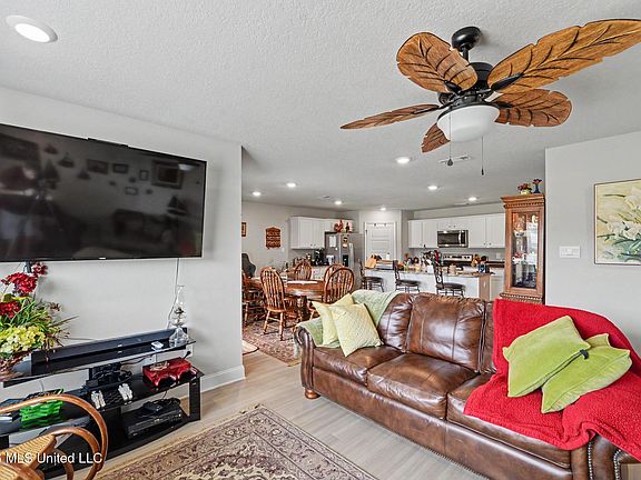 5th image of 133 Mulberry Dr
