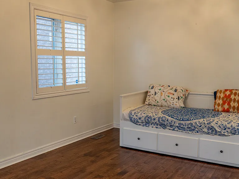 620 Madame St — Photo 9