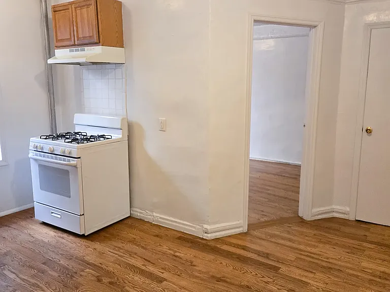 751 Walton Ave #B5 — Photo 2