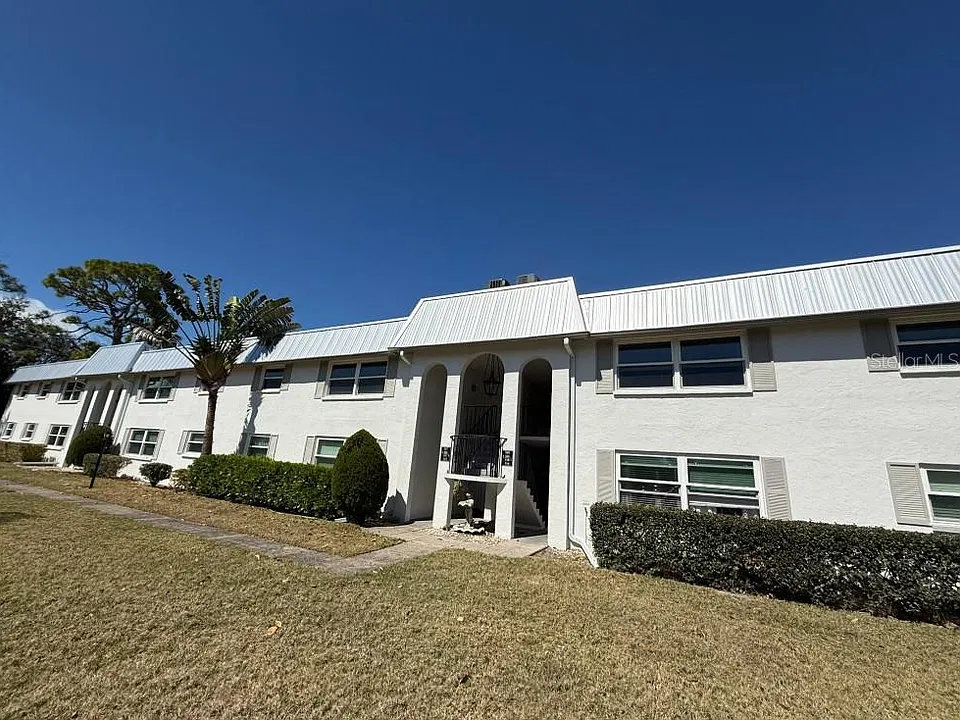 5800 Hollywood Blvd #324