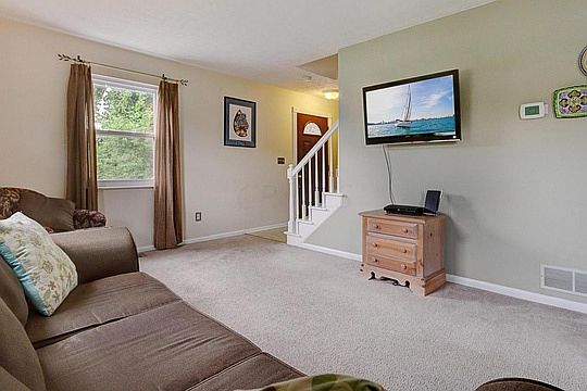 3rd image of 6459 Ponset St