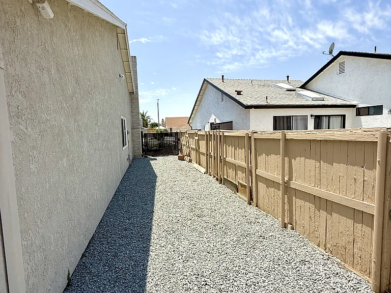 2382 Carlsbad Cir — Photo 28