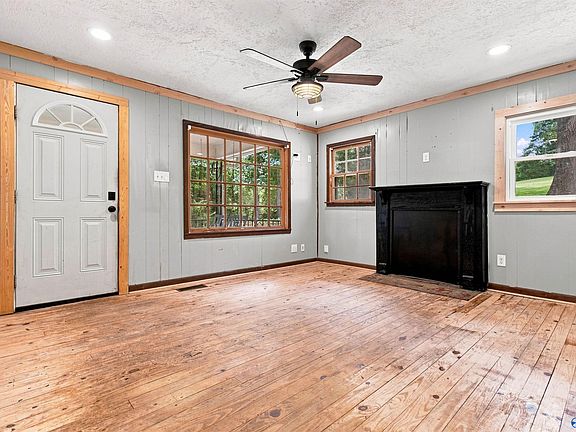 4th image of 1819 Springrock St