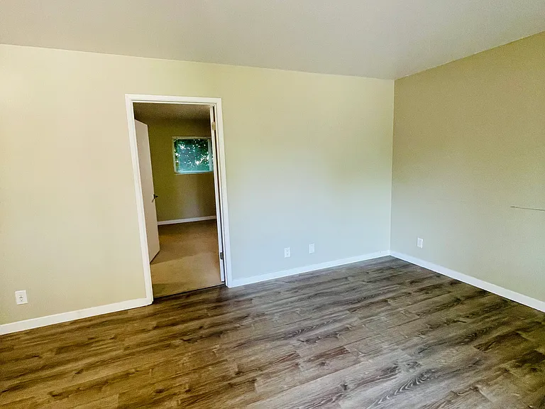 1x1 - 560 SqFt