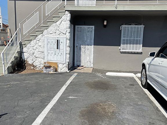 5th image of 10974 S Figueroa St #1
