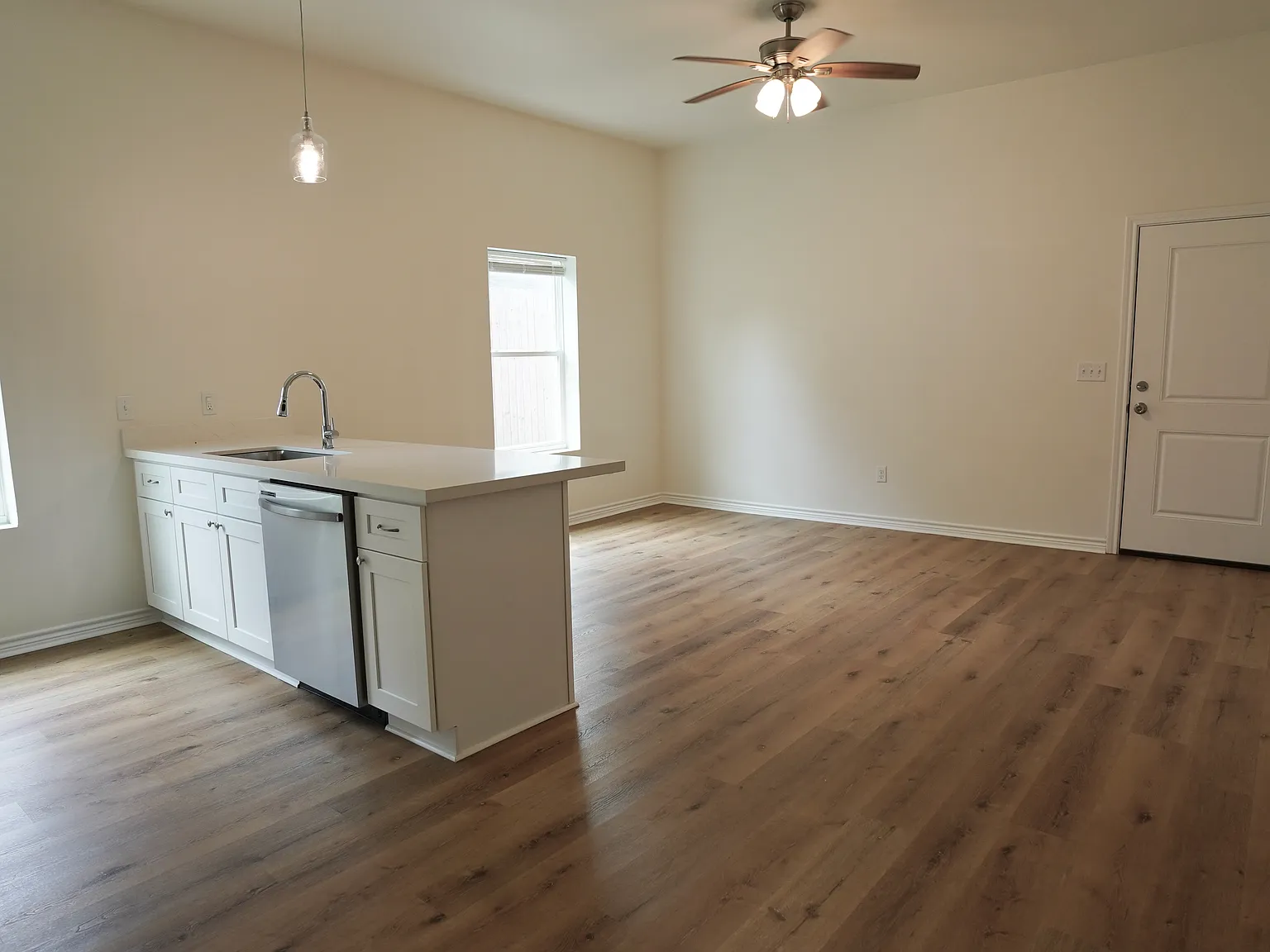 2 bed, 1000 sqft, $1,500 — Photo 3