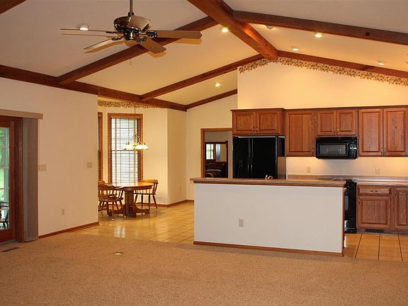 5th image of 213 Oakwood Cir