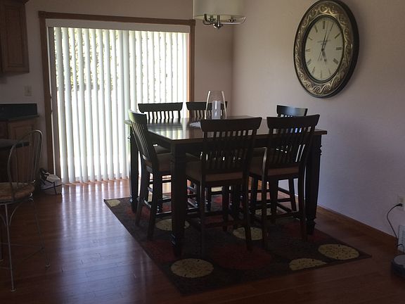 3rd image of 1042 W Acorn Dr