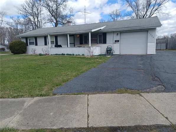 3308 Elm Hill Dr NW, Warren, OH 44485