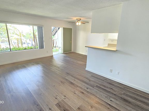 4th image of 11657 Iowa Ave #4
