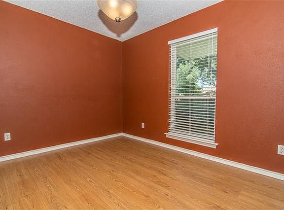 4th image of 1606 Saint James Dr