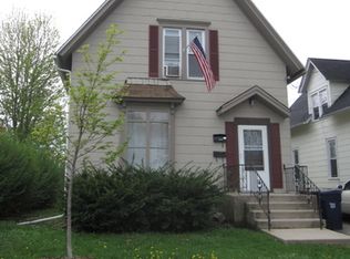 831 Oak St, Elgin, IL 60123