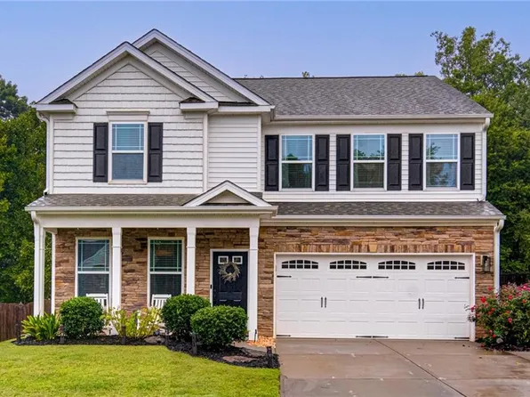 2864 Chari Park Ln, Walkertown, NC 27051