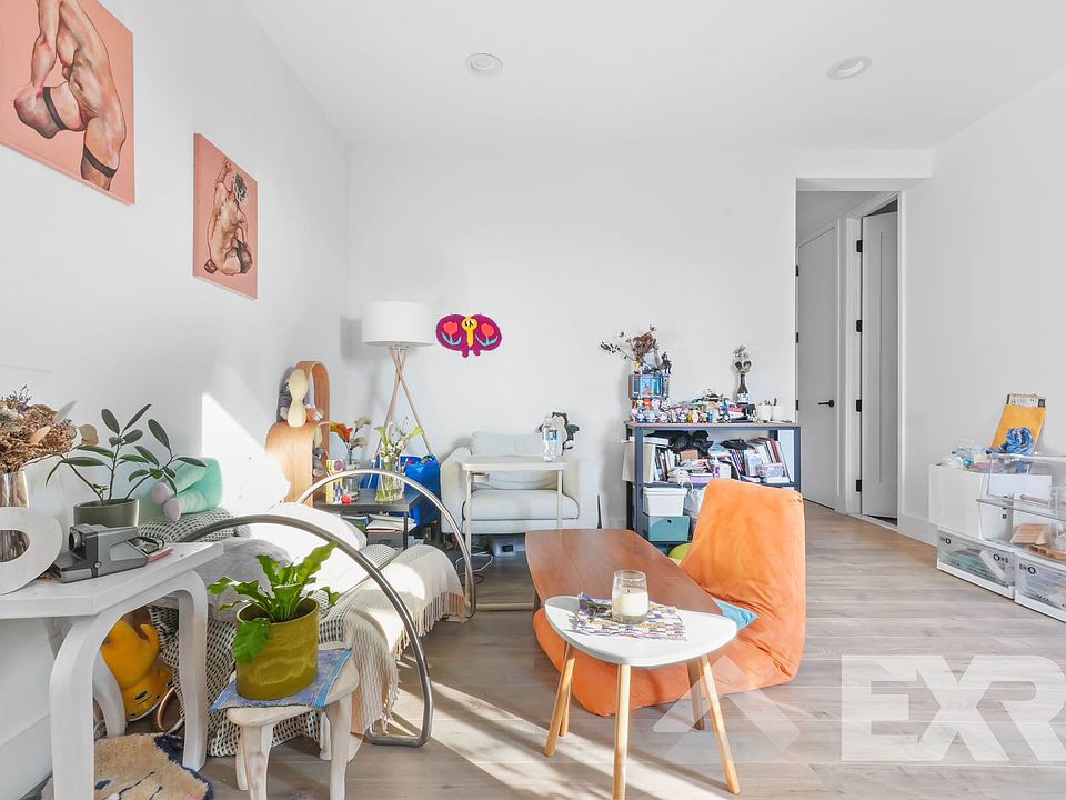 1st image of 326 Bedford Ave #E6j