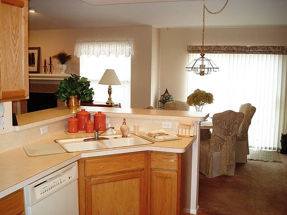4th image of 45299 Manor Dr
