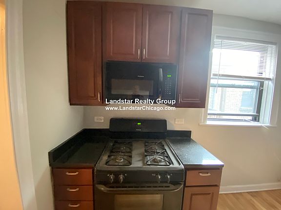 4th image of 3256 W Belle Plaine Ave #2