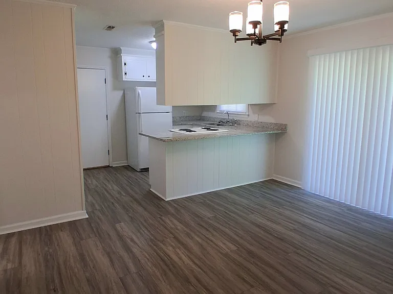 103 Robin St — Photo 6