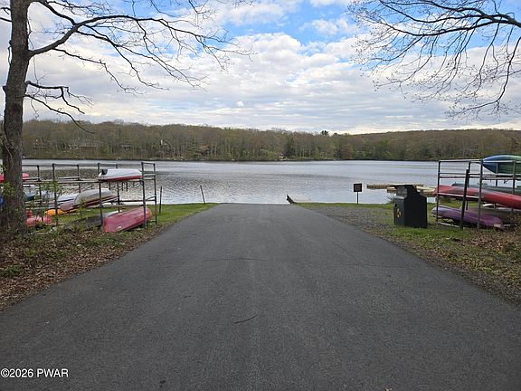 2nd image of 807 Dogwood Ct